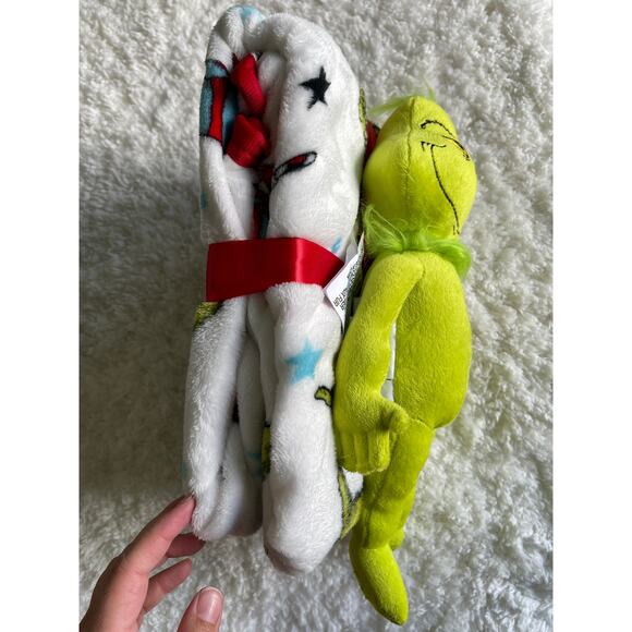 Dr. Seuss The Grinch Throw with Character Christmas Pillow Plush Set NEW Green - Picture 4 of 10